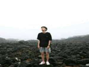 狼狈比失去难受. 我也终究学会笑着低头