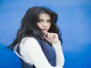 “ 女孩子还是该开阔自己的视野 去减肥 去... 感情这玩意真折磨人。