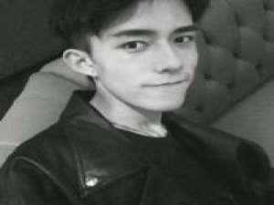 赖在你身边就好 一生只听你的心跳 亲爱的，我们在一起了