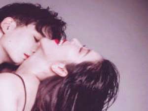 “往后余生 风雪是你 平淡是你 清贫是你 ... 无所谓，是我的代名词