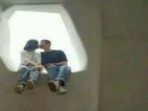 你眼睛会笑但却不是因