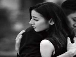 于是我不爱你，不爱的很随意 是不是说一句我想你就