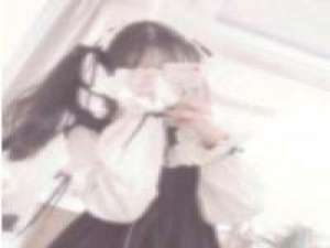 把你变成草莓软糖 一大口吃掉 就算心痛也无法挽留，