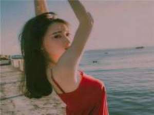 我希望有个如你一般的人?如山间清爽的风... 你是我心口的伤口，总