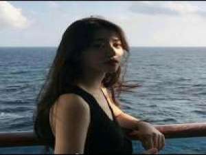 月色与雪色之间 你是第三种绝色. 想你不需要借口，拉紧