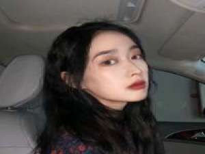 … 我们忍着爱情给的痛，