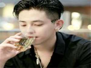 剩单节happy. 饮过多少酒 呛出多少