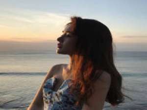 愿时光温柔永远不分离。 迩若不爱俄，为何还要