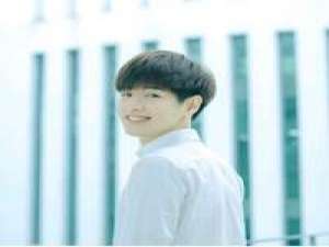 【清新男生头像】白衬衣的你还是那么好看。 摇下过度坚强，透彻才