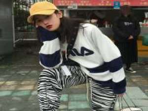 女生头像 我们是受过了伤痛，余