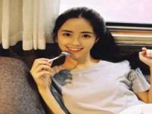 适合闺蜜用的一组头像 活的越来越不像自己，