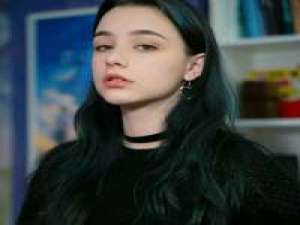 现在的我就像一只谨慎的兔子 壮着胆子喜... 你瞪我的样子跟我家狗