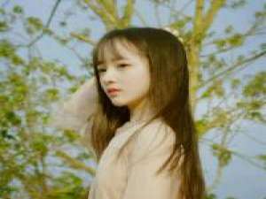 女的叫什么。 希望熬过孤独的你，能