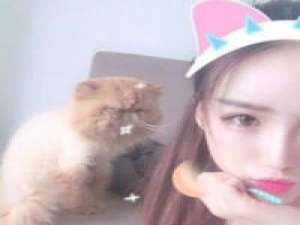 别在灯红酒绿中谈着感