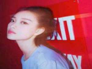 爱意在夜里翻墙? 我很想打电话给你，可