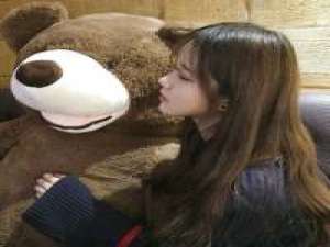 愿你喜欢。 爱恨交错着，有一些美