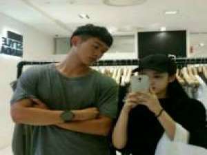 野马 勾起嘴角，浅浅微笑；