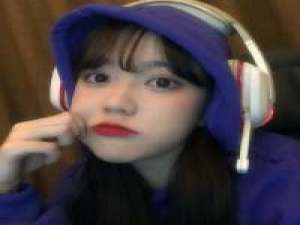 别不甘堕落 却又不思进取 女汉子=生是女儿身+