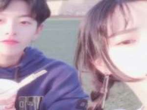 抱 等爱的人饥肠辘辘 不