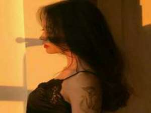 如果有来生 我要做一阵风 有温柔也有英勇 只要把脸迎向阳光，你