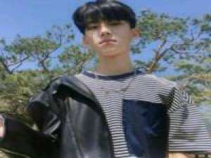 我一个人走，一个人看