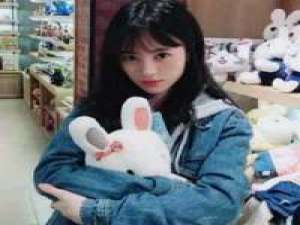 这是很长很好的一生. 我笑得如阳光般灿烂，