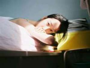 无人伴我看黄昏无人与我把酒温 不开心的时候就想把脸