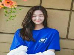 安彤. 轻抚着我的头发 我还