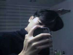 林北酱. 我每天都把鞋带系的紧