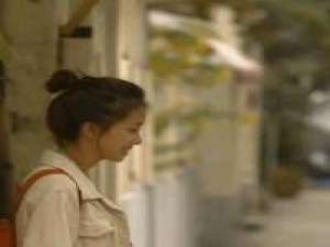 你眼神清澈的样子 令我心动 今晚很安静，没有情话