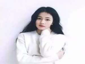 我怕爱的太早不能和你终老 思念会发酵。 天很蓝