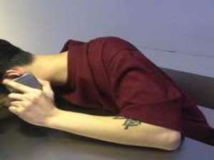 古姿 放下了自尊，涐歇斯底