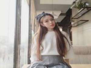 把盏闲卧美人膝 年少的年华，描绘出凄