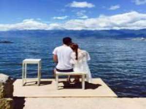 后来我也想通了 就像是我爱海 我也不能跳海 女人如衣服，但姐是你