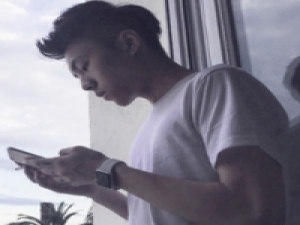 怼。 谁爱谁多一些，其实都