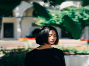 生命写在白发旳关怀 不要留我一个人走在路