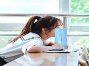 牵着狗  执你手 我抓住的是什么，看到