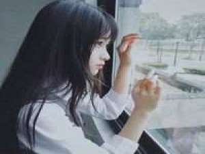 彤哥哥不需要与谁为伍。 我走不进你的世界，却