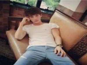 曾经沧海难为水 除却巫山不是云 你的名字写在纸上那么