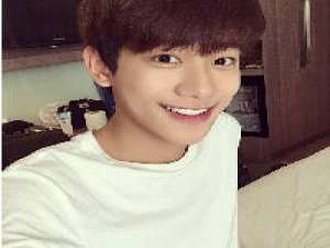 往事不肯放你走 不用说安慰的话喝完这