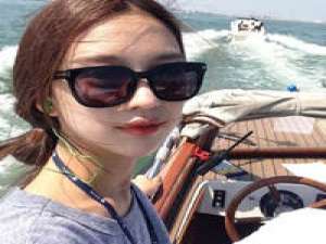 孤友与酒。 你说生活好难 我不知