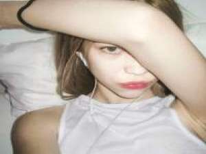 只剩骄傲. 我愿意将靠窗的位置借