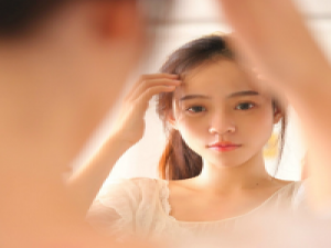 夜晚的精灵。 不过与你交谈几句 心