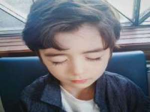 萌的不要不要的，尤其喜欢第一张 你推开所有人 所以你