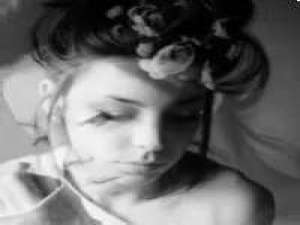 黑白伤感女头 你说要给我却一人独自