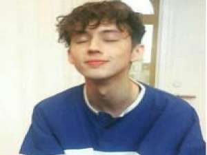 同类。 人生路上过客很多 每