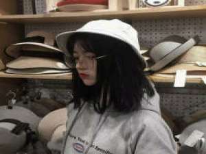 人心变得真快我赶不上也抓不紧. 你哪里是念旧，你只是