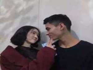 没有谁真心离不开谁 没有谁真心牵挂着谁 我已经很难过了 你别