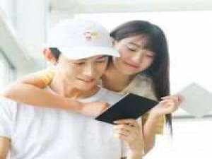 你也嗜烟酒 墙身的裂痕，脱落的斑