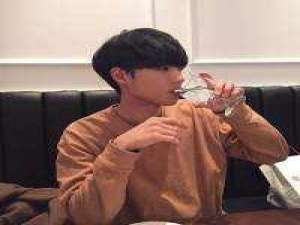 海不曾怀疑天的蓝 你是喜欢他还是喜欢像